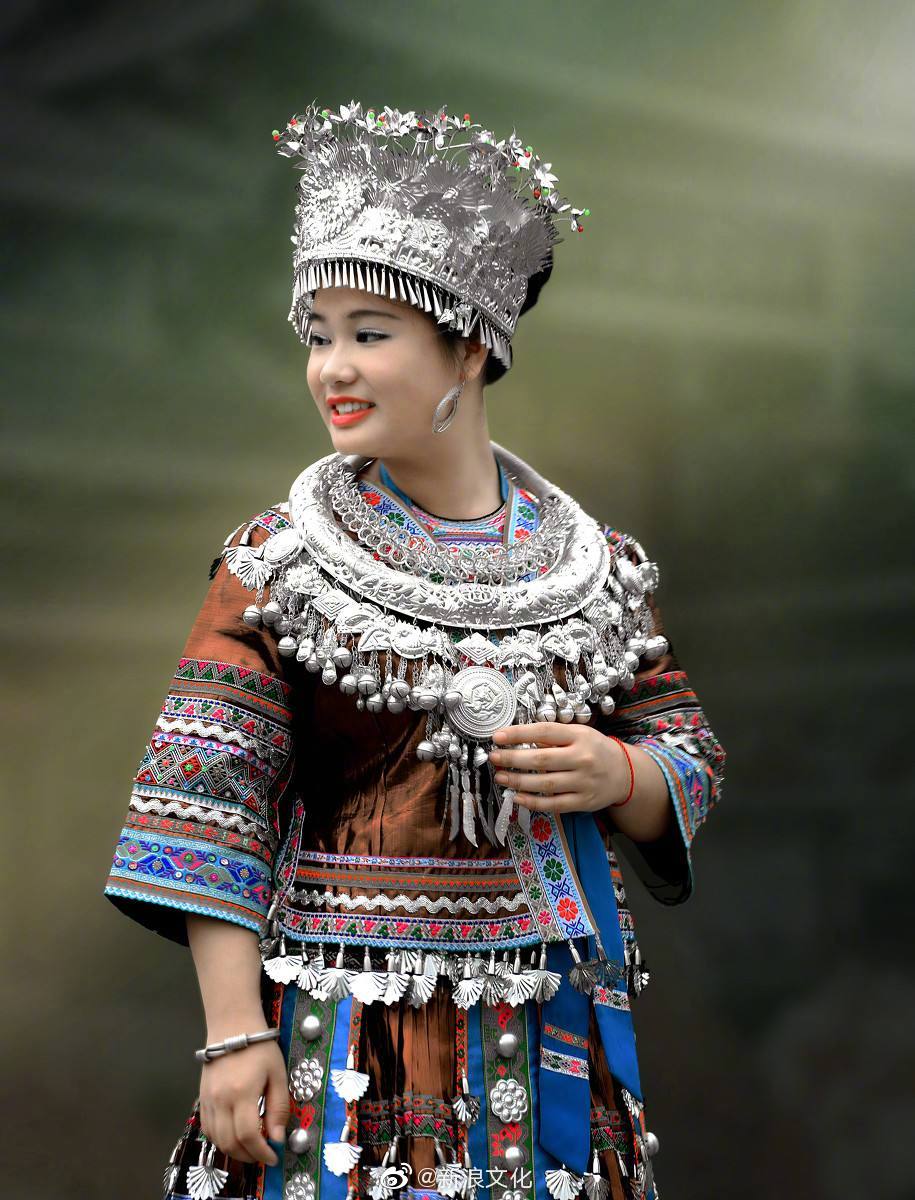苗族服饰