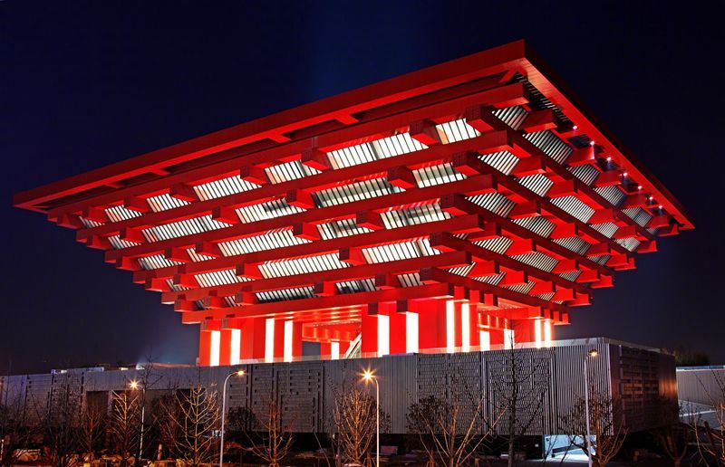 上海世博会中国国家馆是榫卯结构的现代完美运用.