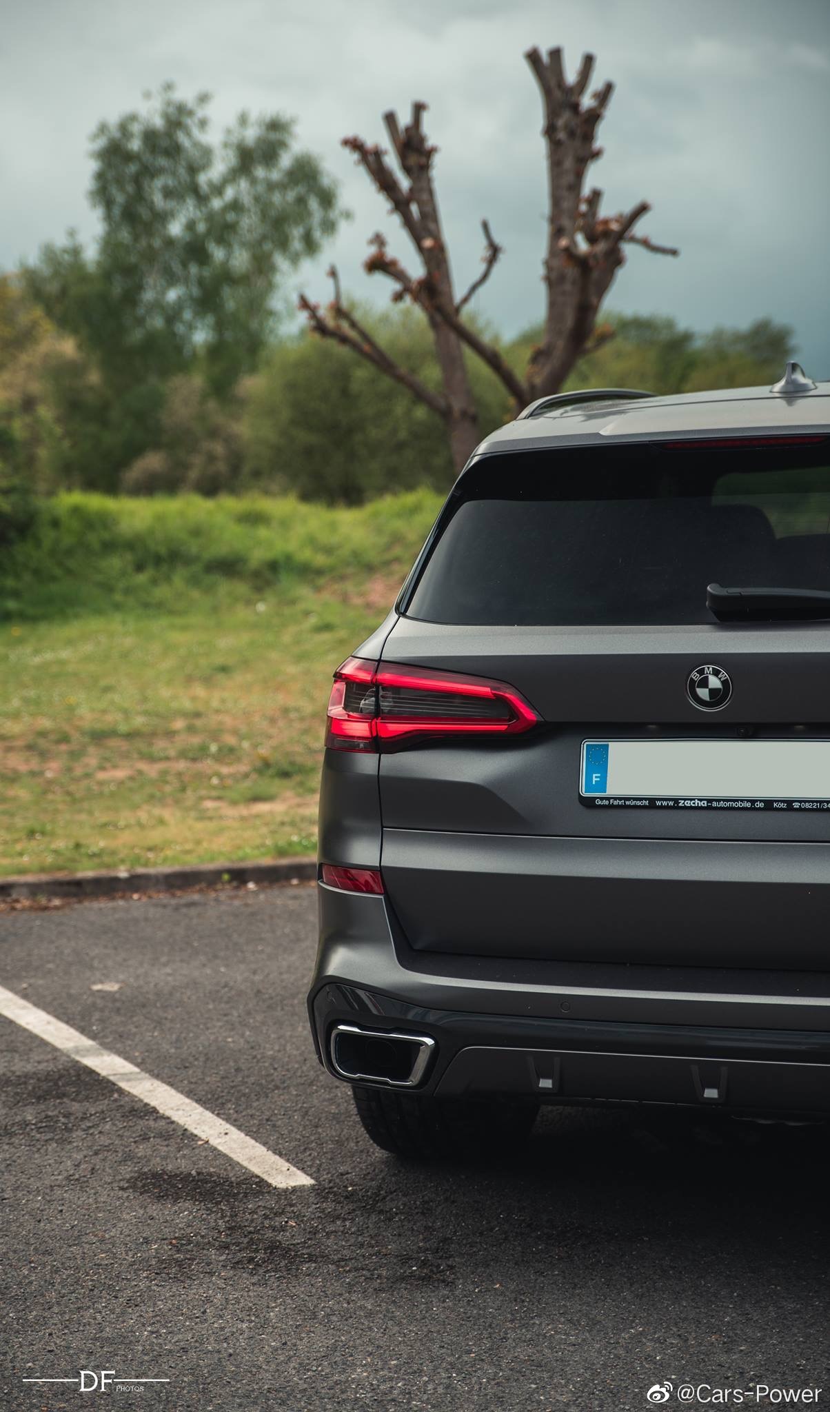 磨砂灰全新宝马x5可以说非常漂亮了至于它的对手gle就有些一言难尽