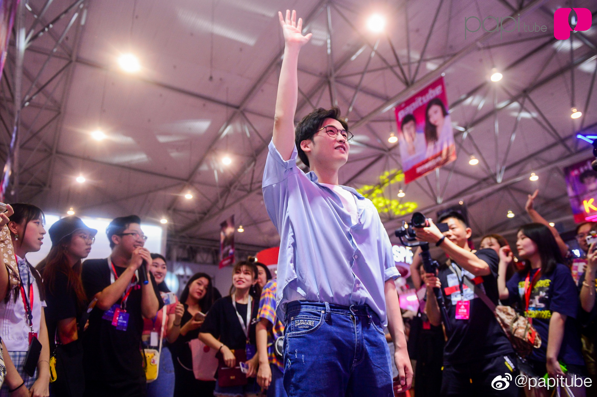 大型"追星现场"来咯@网不红萌叔joey 和@jin小菌 博主本人是不是都