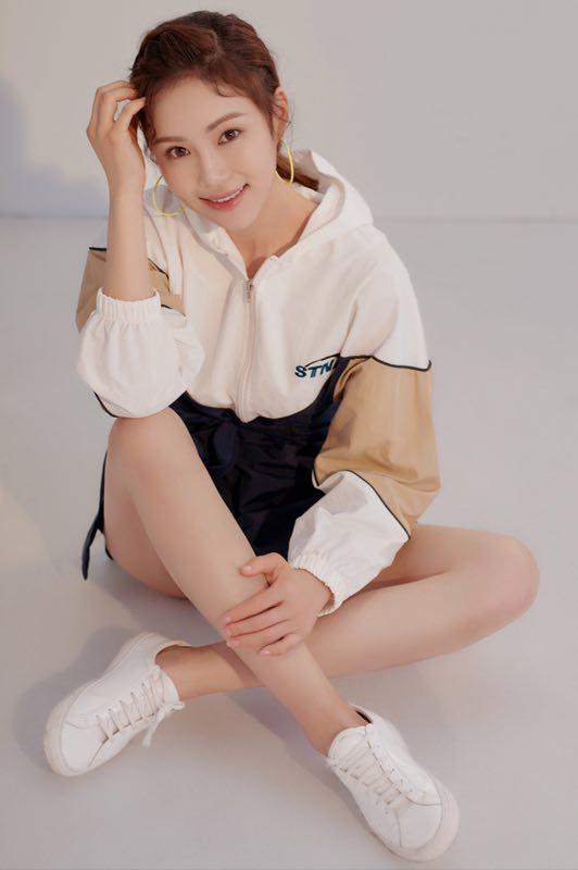 90后演员文予琪一见倾心如向日葵般的女孩儿