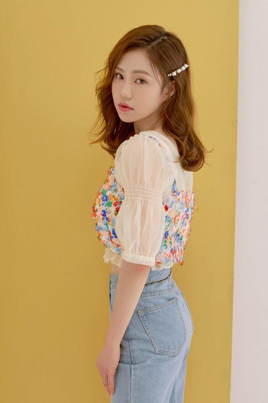 90后演员文予琪一见倾心如向日葵般的女孩儿