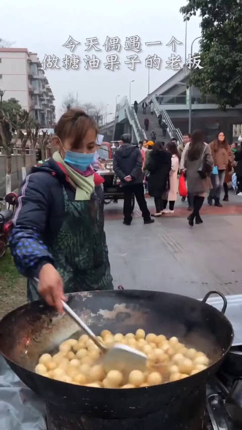 韩国美食家白宗元逛吃成都美食,军屯锅盔让他