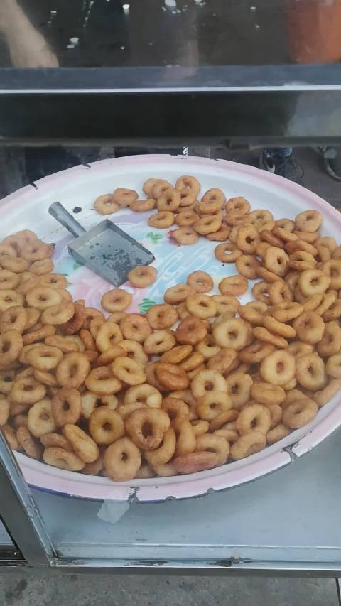 我们小安海管这个叫炸咸粿仔 香脆可口非常好吃 有人吃过吗