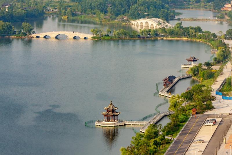 2018年底遗爱湖管理处十二景区已基本建成并投入运营中