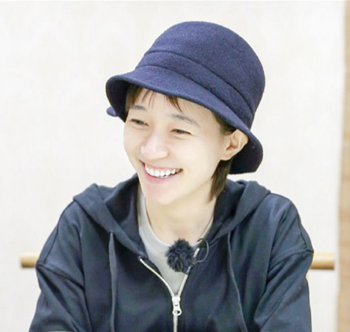 短发素颜的焦俊艳火了,日常打扮被老爸神吐槽,认真起来却好有型