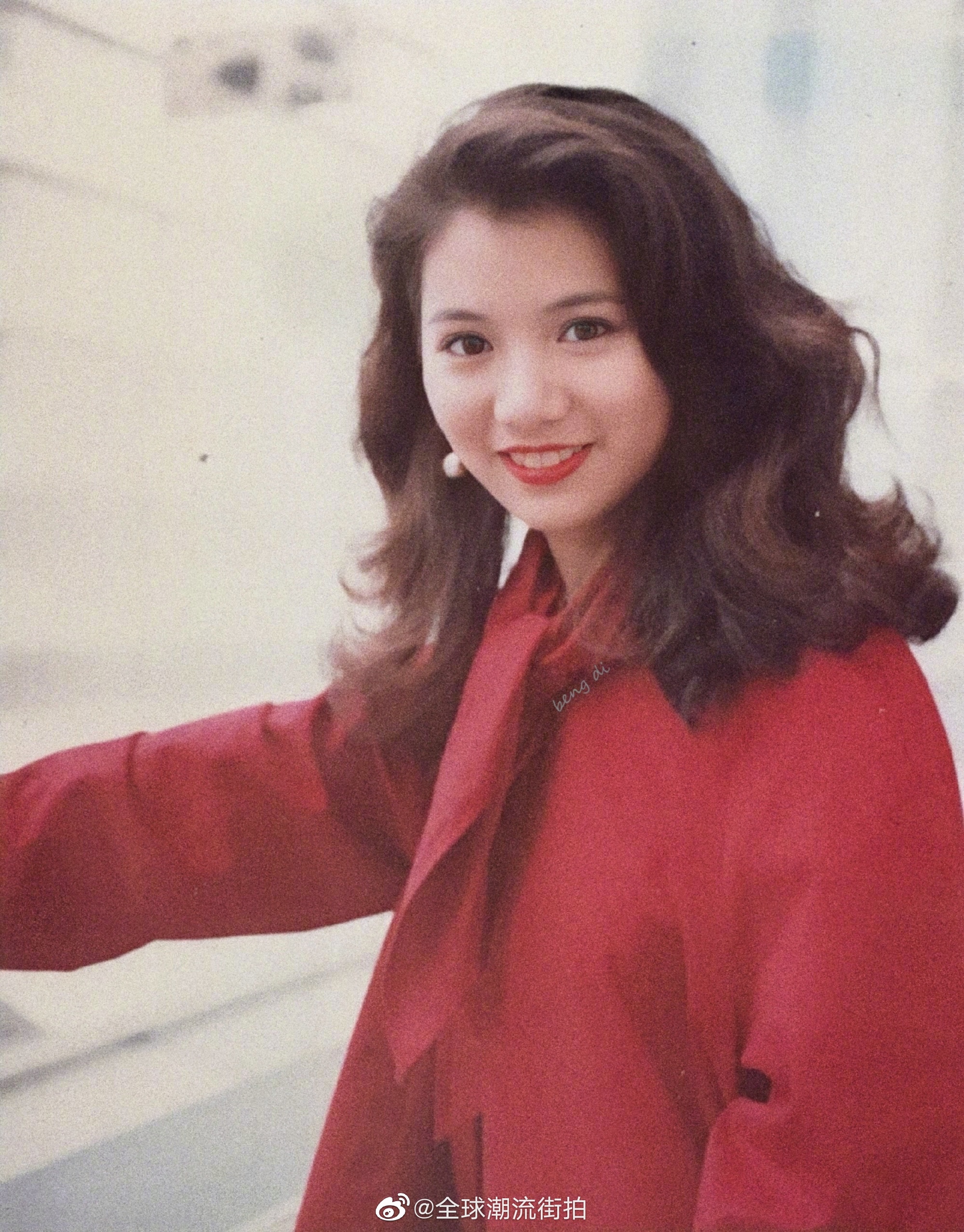 『今日港风』之获得1990年香港小姐冠军以及最上镜小姐奖袁咏仪.