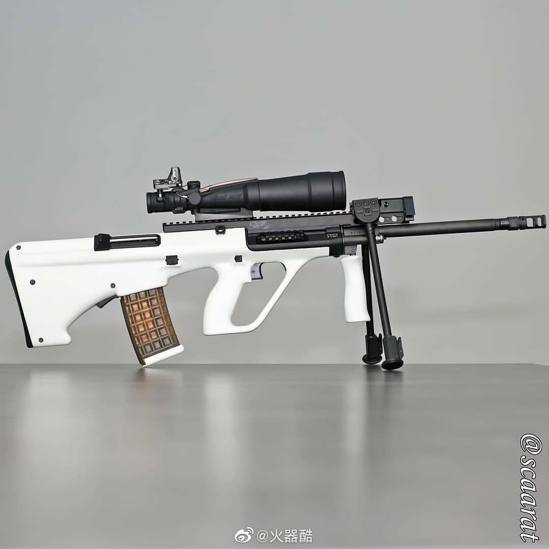 斯太尔公司aug无托步枪颜值还是不错的