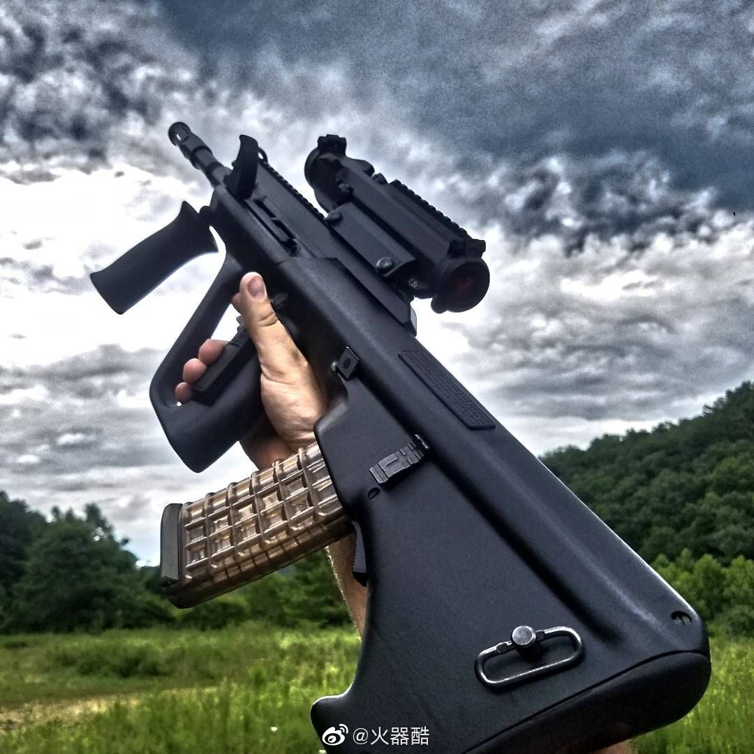 斯太尔公司aug无托步枪颜值还是不错的
