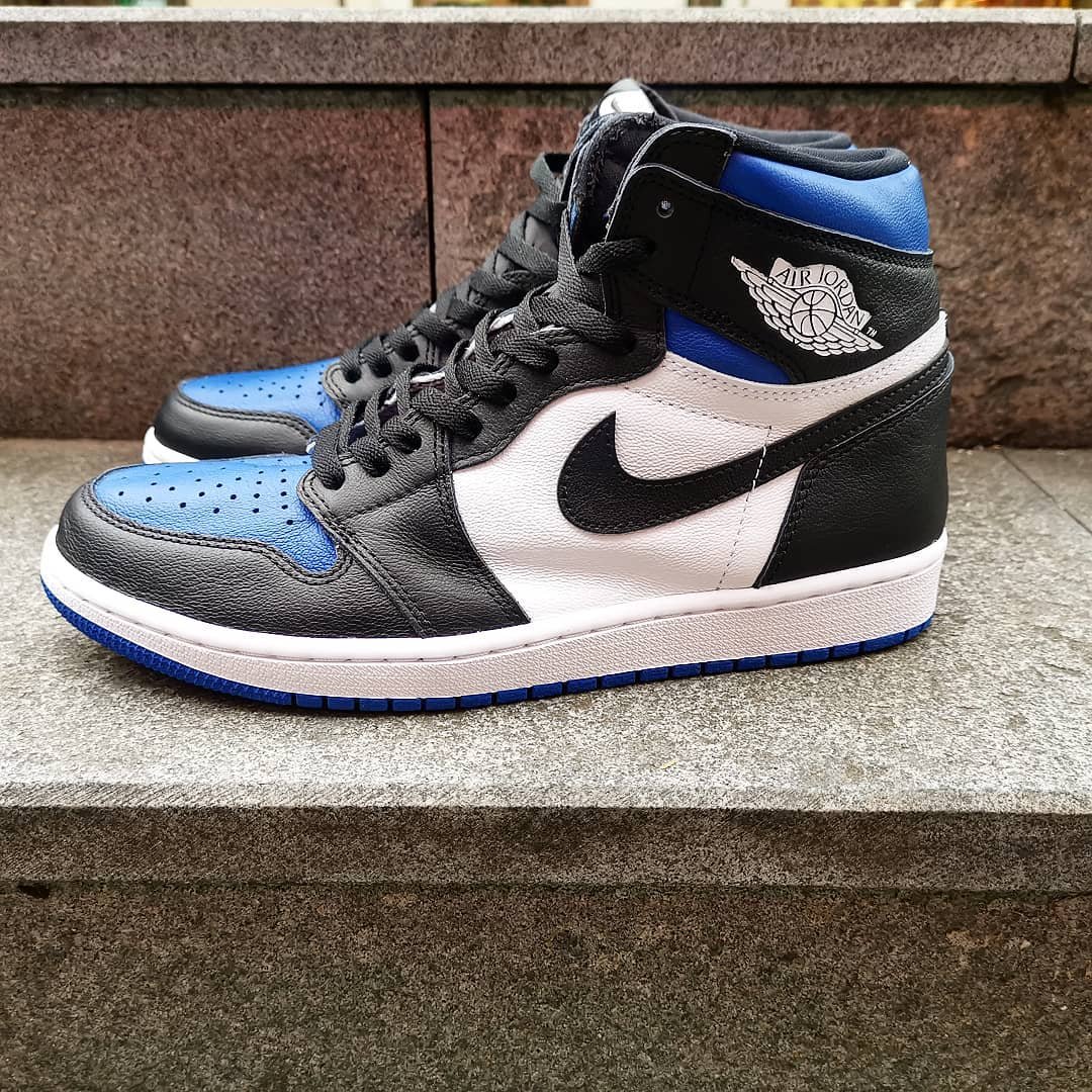 Джорданы 1 черные. Nike Air Jordan 1 Black White Blue. Nike Air Jordan 1 High Blue. Nike Air Jordan 1 Royal. Nike Air Jordan 1 Retro High og Blue.