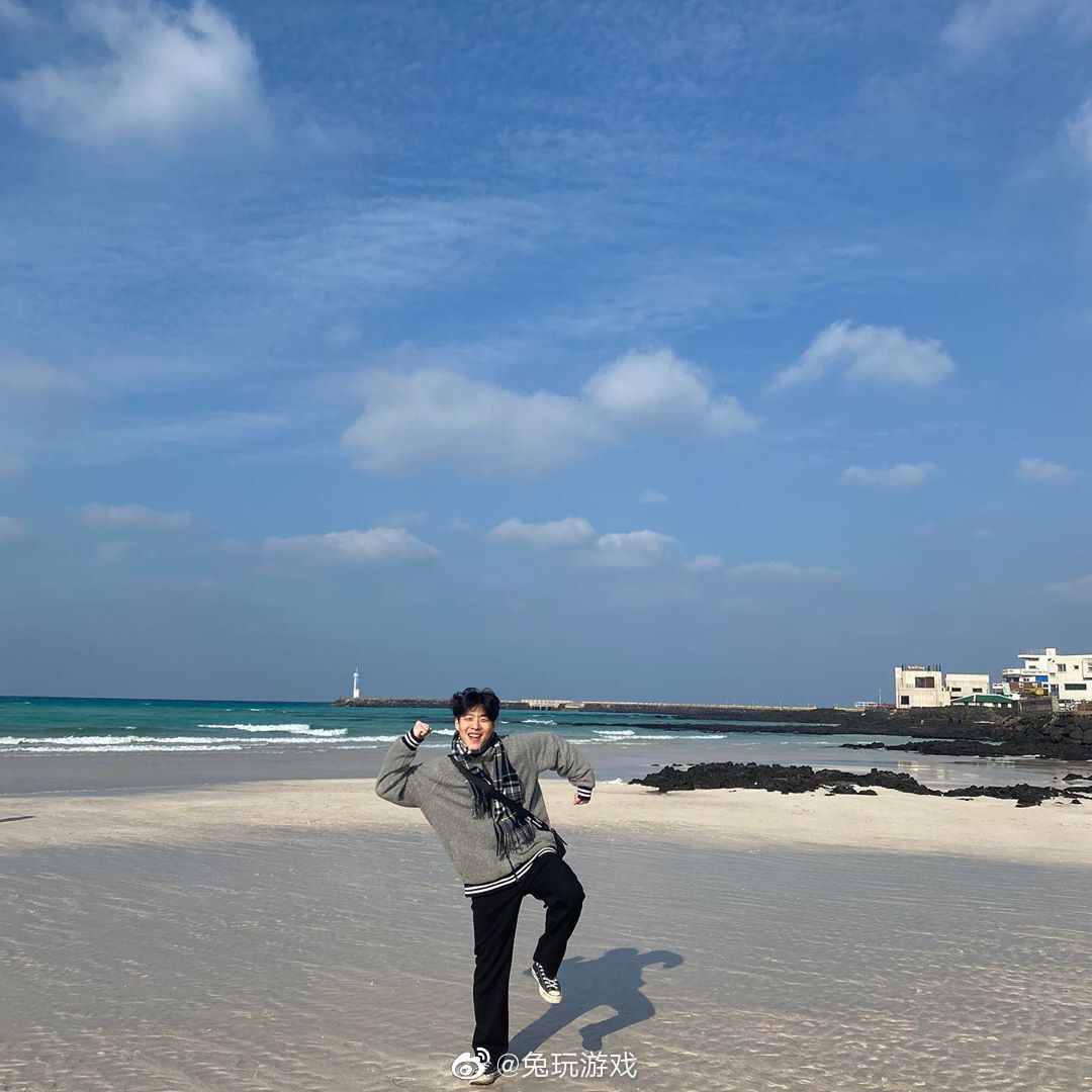 smeb更新ins:济州岛旅行结束了!果然是他拍比自拍帅的男人