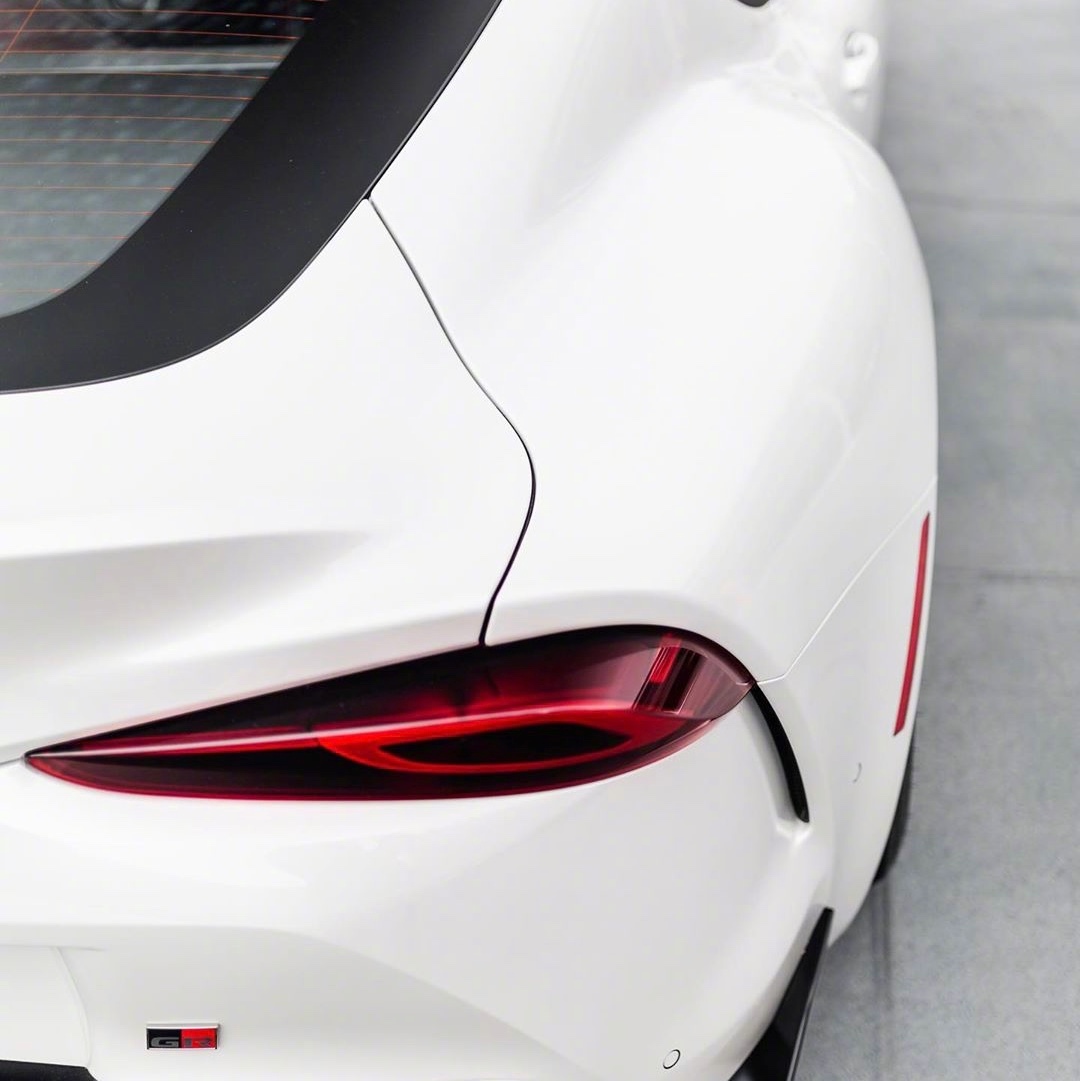 丰田supra,这白色还是很漂亮滴!