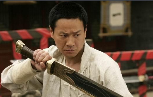 狼人骁将英雄汉连奕名半聋断七根肋骨他厌恶自己生日是真英雄