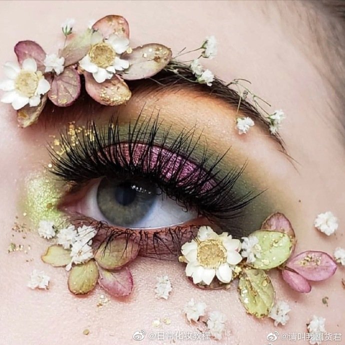 眼妆不仅仅是日常妆容来欣赏下化妆艺术家精湛的技术他们用眼影晕染技