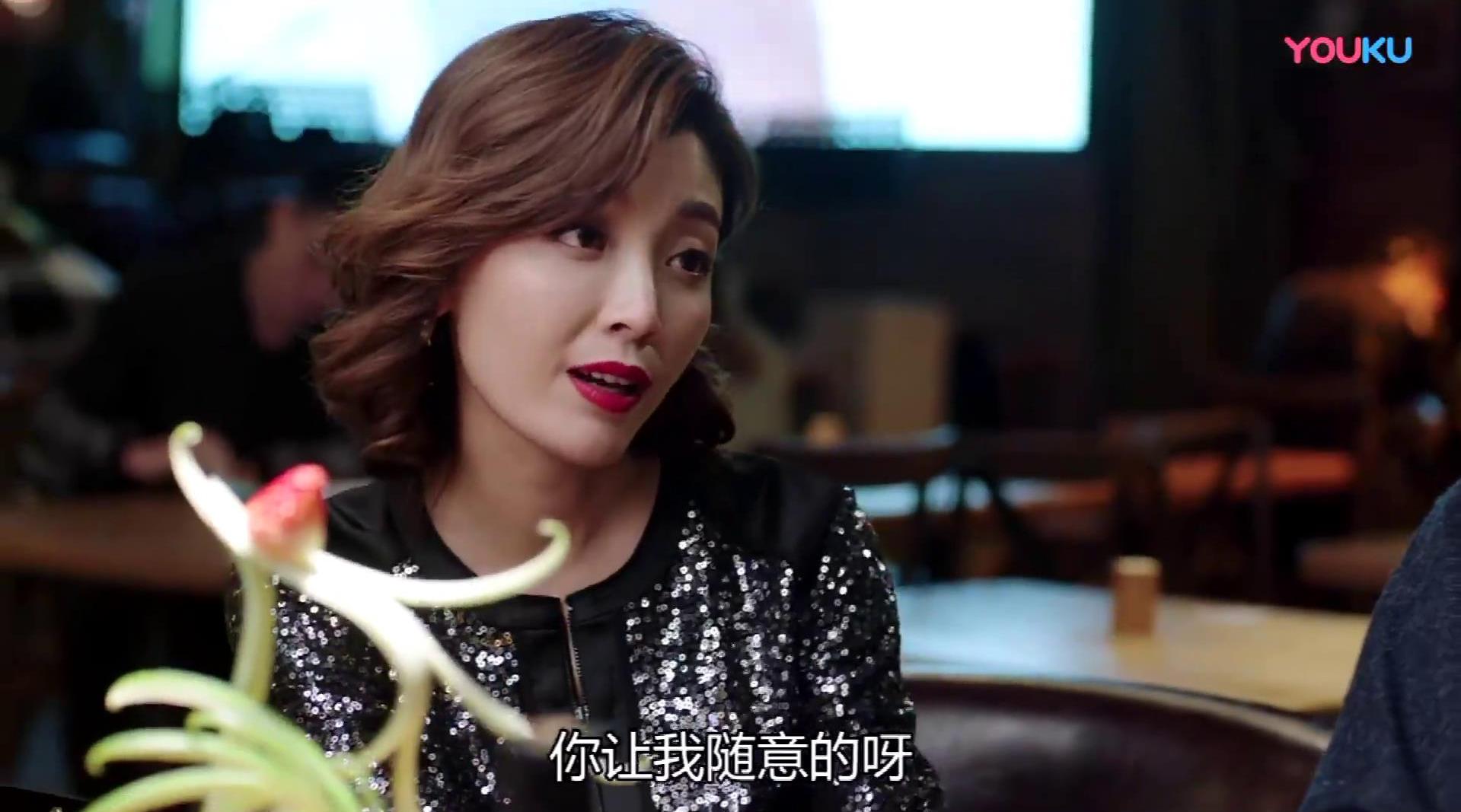 安娘娘@高晓菲sophie 妥妥的"职场妖精",白天闯荡于办公室