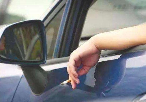 为什么国外人开车抽烟都关着车窗？难道不憋得慌吗？原因很简单！