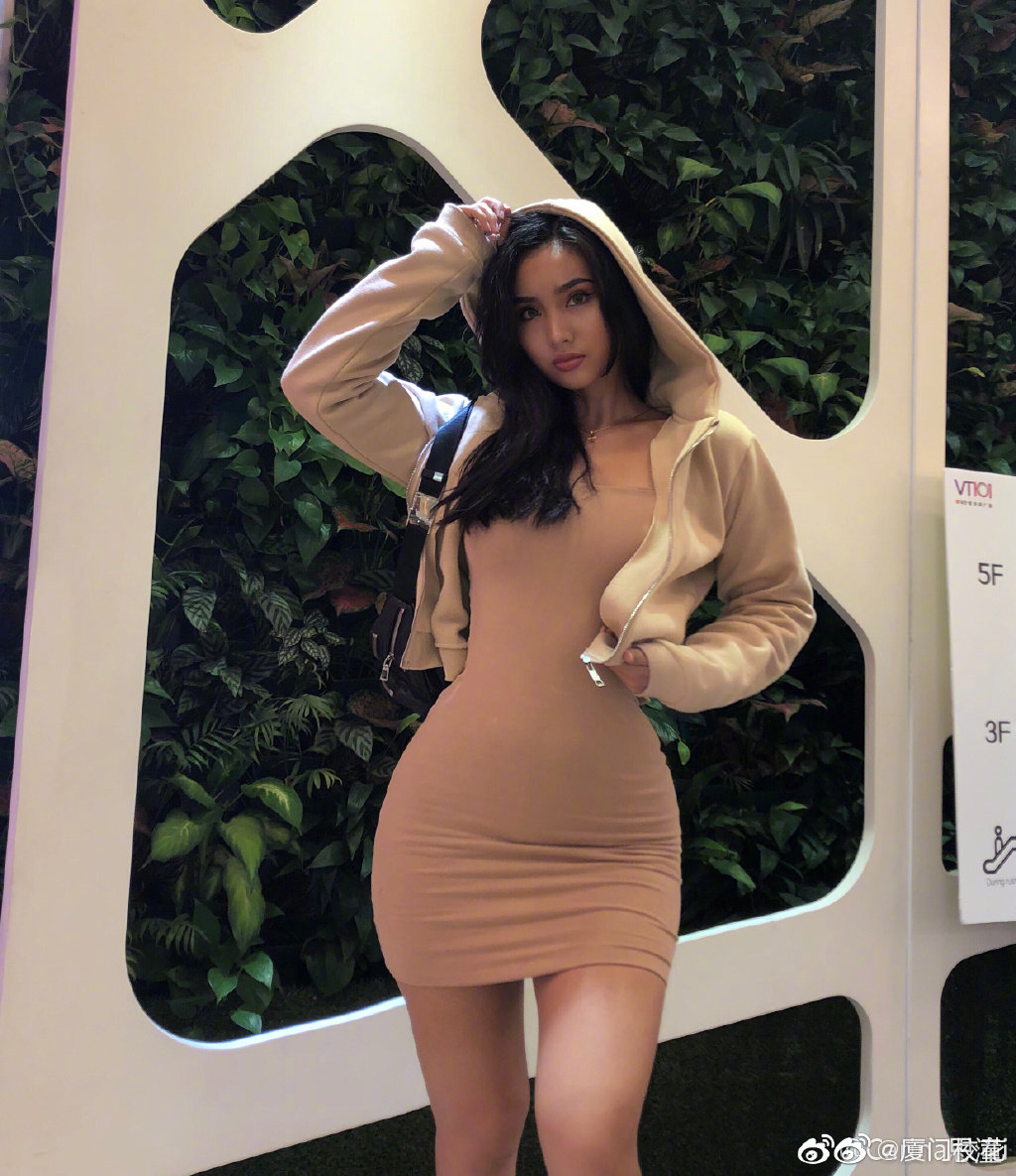 carina思潼  67她叫邱思潼 ,毕业西华师范大学,身高168cm,身材