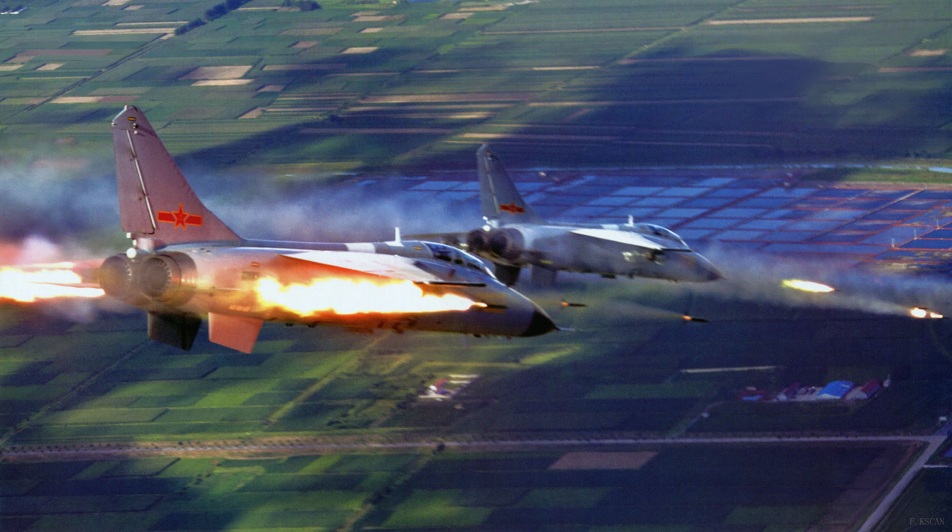 歼轰-7飞豹战斗轰炸机首飞三十周年.我消息不灵通