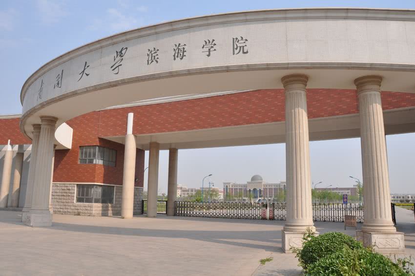 技术专业和通信工程专业是滨海学院的特色专业,学校内的老师学历都