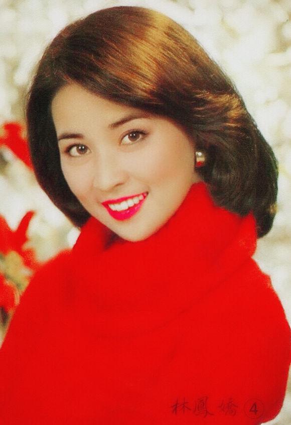 成龙主动追求林凤娇,"我第一次看你的电影,就想过,如果我这一生能有