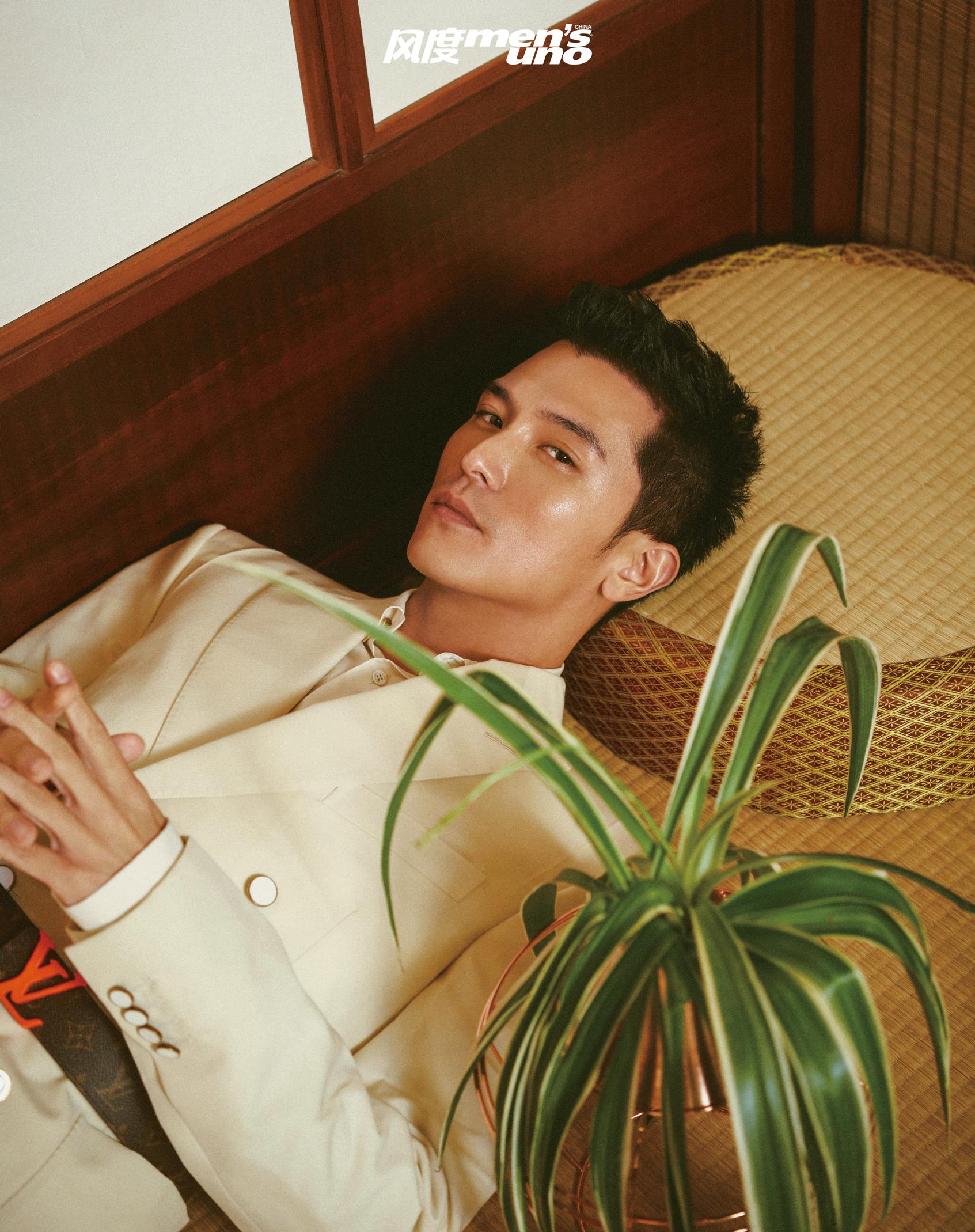 电影《谁先爱上他的》男主角邱泽@邱泽日记 登上《风度mens uno》8月