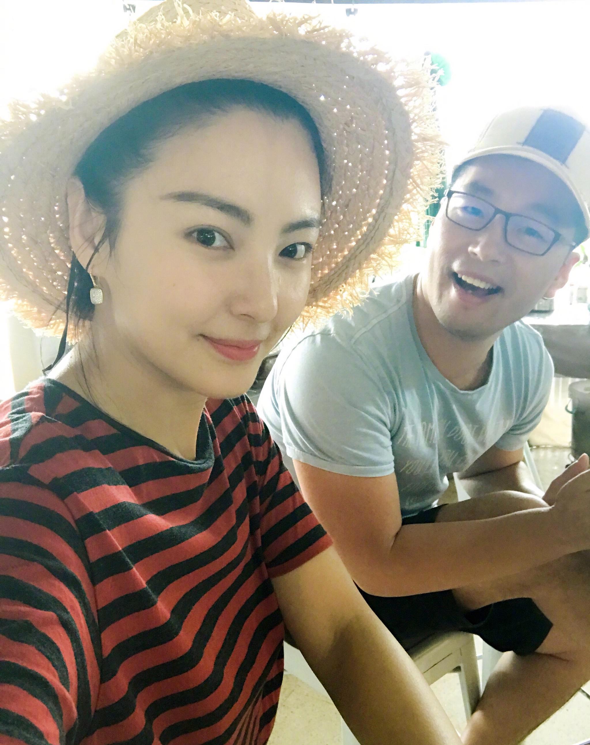 配合!张雨绮双胞胎"平铺直叙"-第2张图片-太白博客