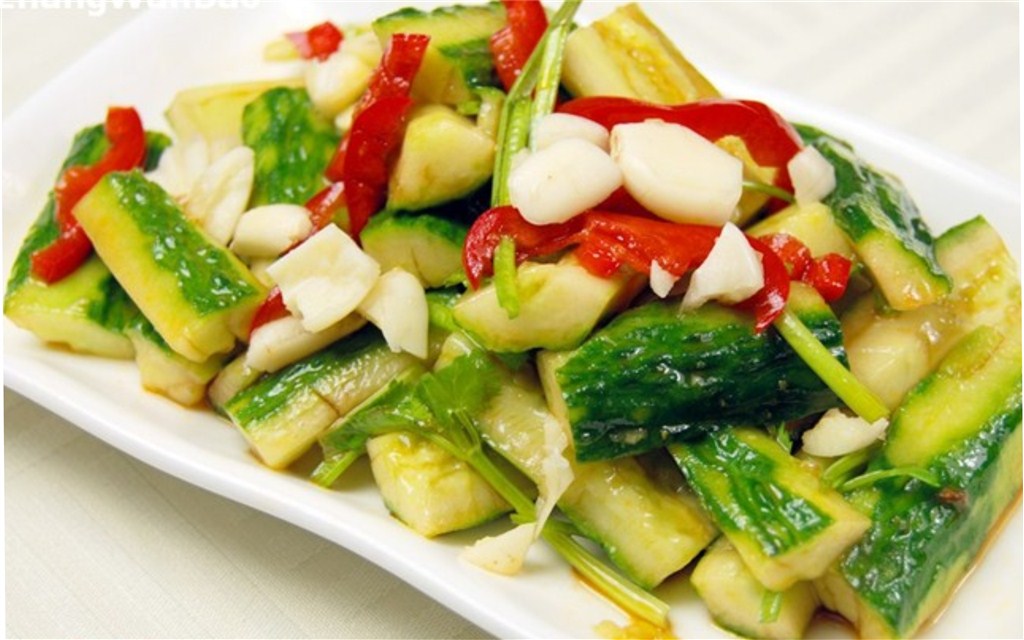 朋友来家中做客,老婆花式做黄瓜,被吐槽太抠门,不够吃啊!