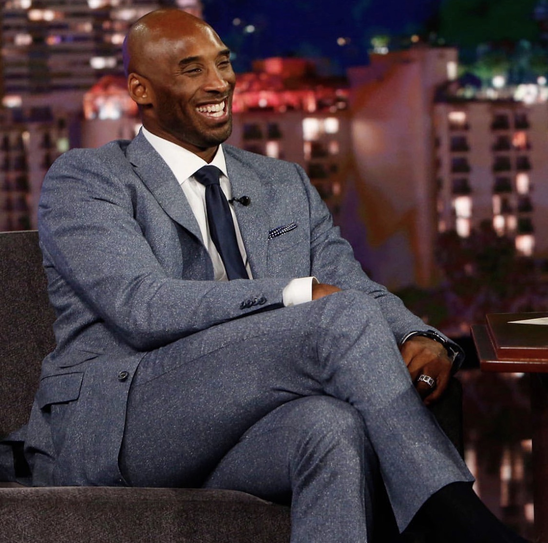 科比上脱口秀节目大浓胡子终于刮了颜值也回来了