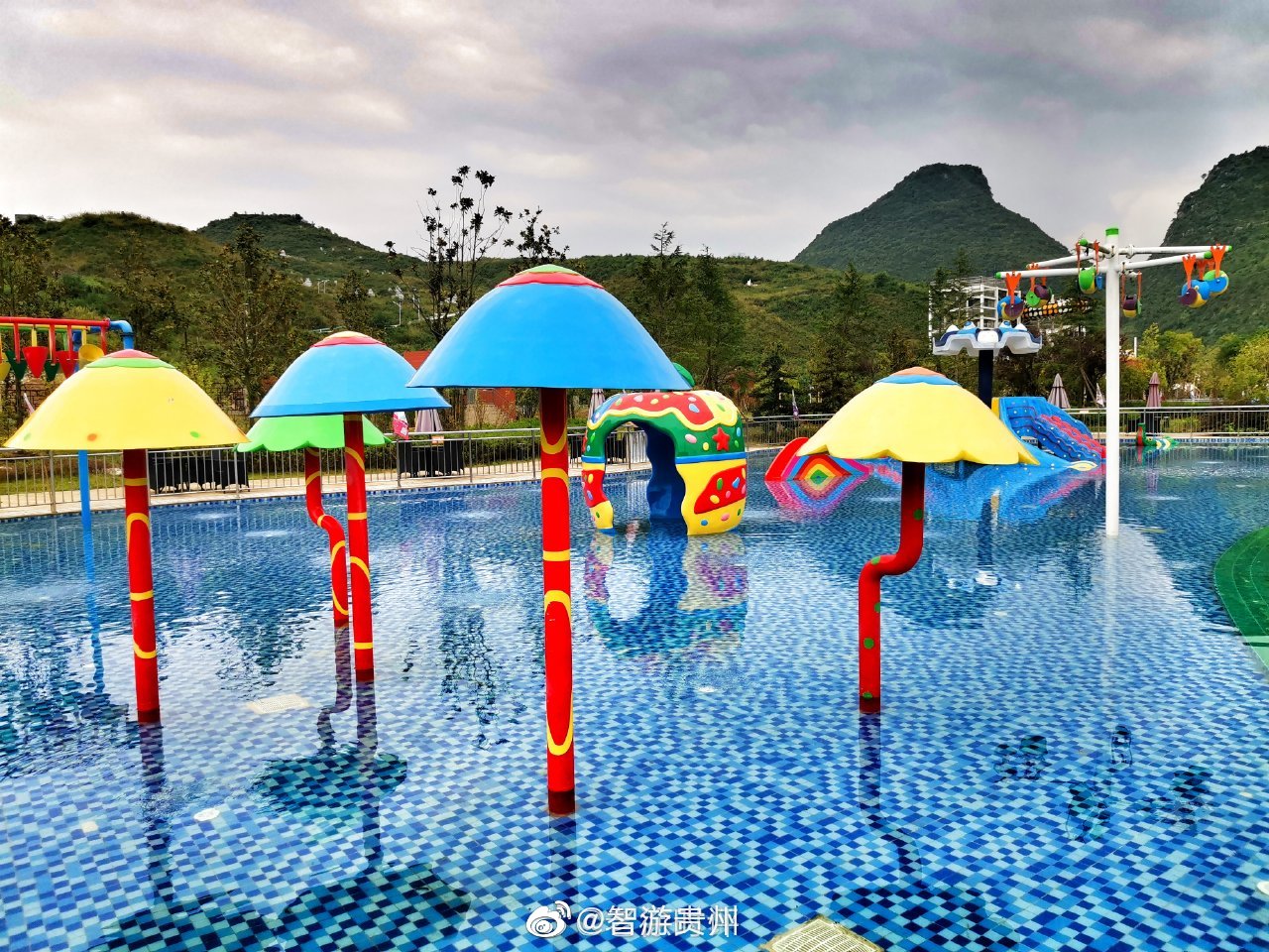 六枝特区落别温泉度假区,有温泉,有水上乐园,还有露营基地