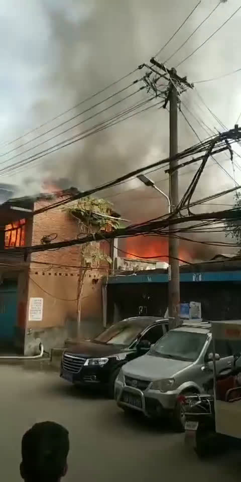 福州闽侯县南屿镇水西林村发生火灾,消防车已经赶到|消防车|火灾_新浪新闻