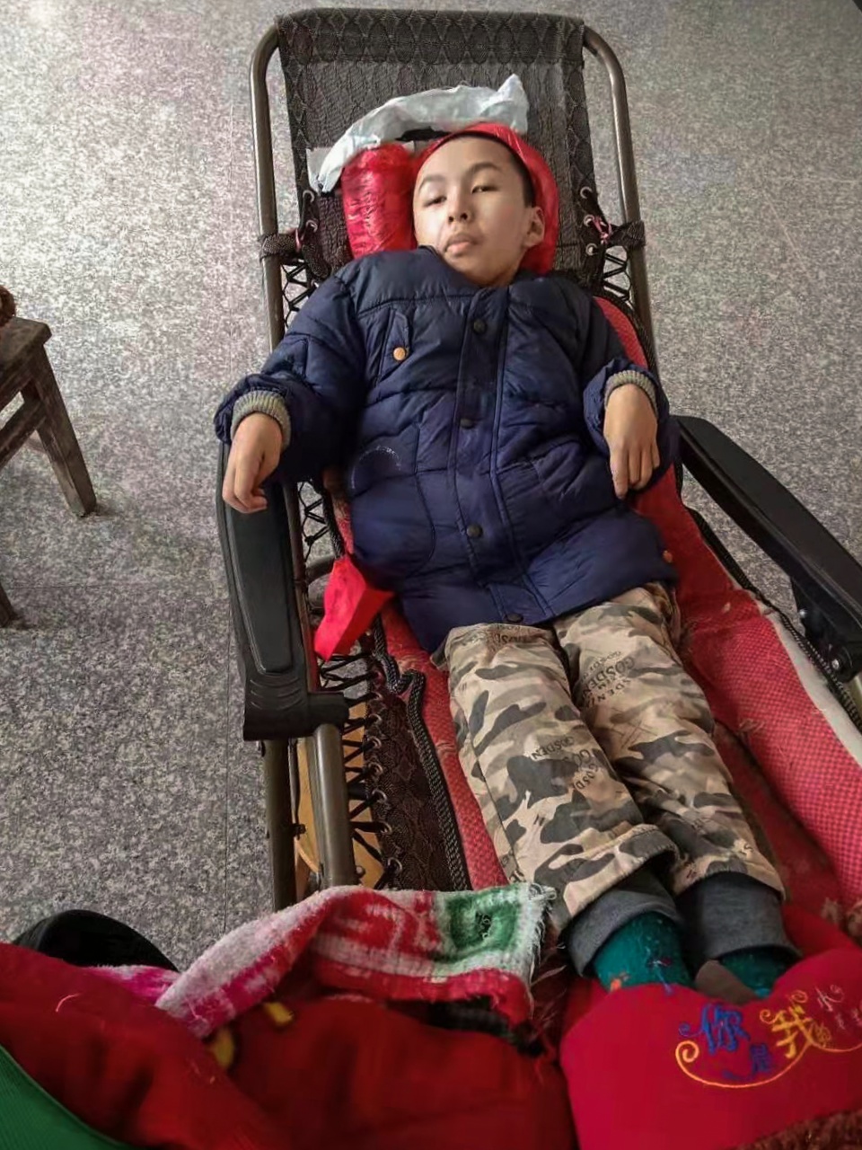 10岁男孩患恶性脑瘤希望治愈:我长大了能照顾脑瘫哥哥