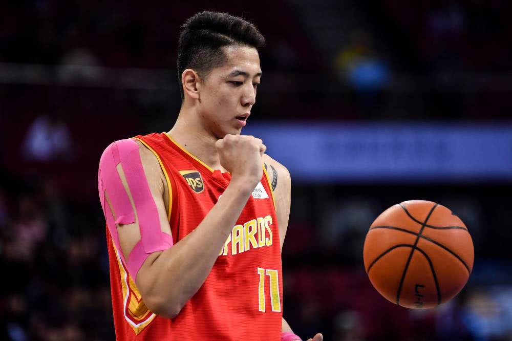 投篮公益挑战赛-深圳男篮共得32分 顾全罚球 三分全中独得25分