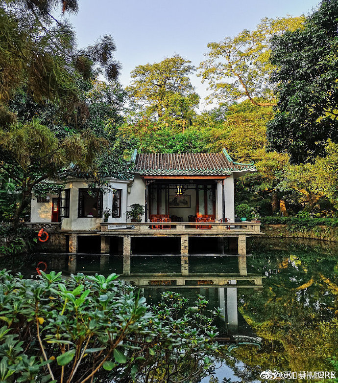 深林一楼阁 闹市一寸幽