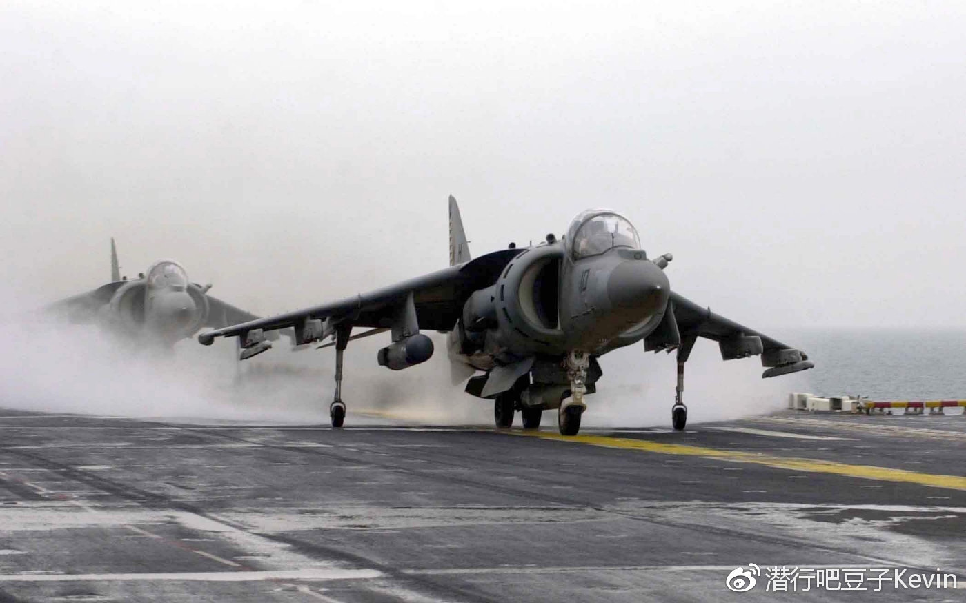 长谷川1/48美国海军陆战队av-8b 型攻击机(2004年产)封绘故事