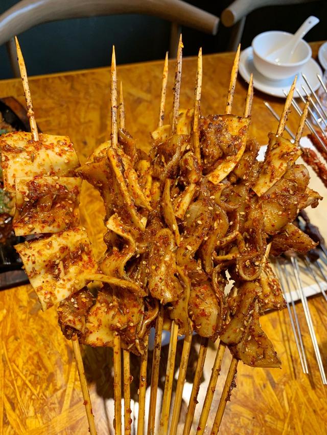 长春这家烧烤店的筋皮子卖到断货还有网红汽锅生蚝刷爆抖音