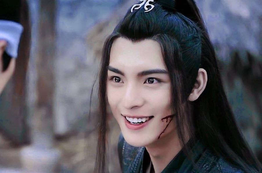 一直热度不减,饰演薛洋的王皓轩也通过这部剧大量圈粉