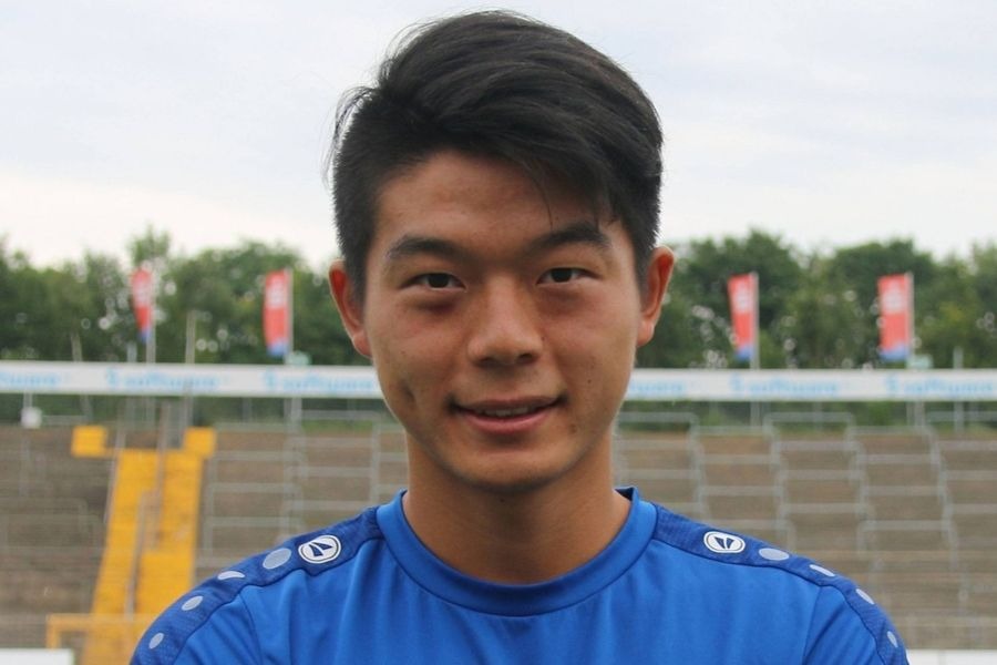 胡睿宝即将转会建业,球迷拍手称快,背叛恒大放言要去曼联踢主力