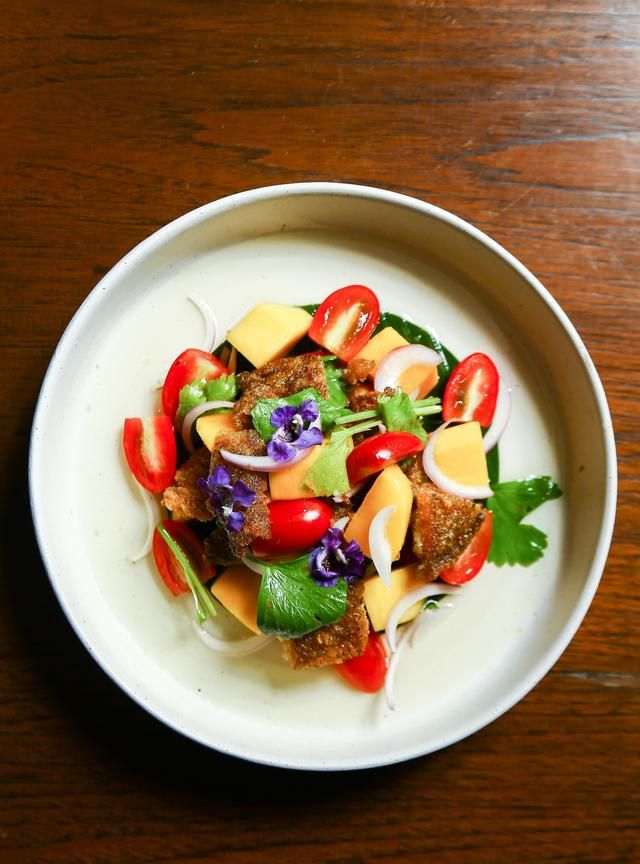 salad煎沙立魚配芒果沙拉plah plamueksuid ceviche with chilli