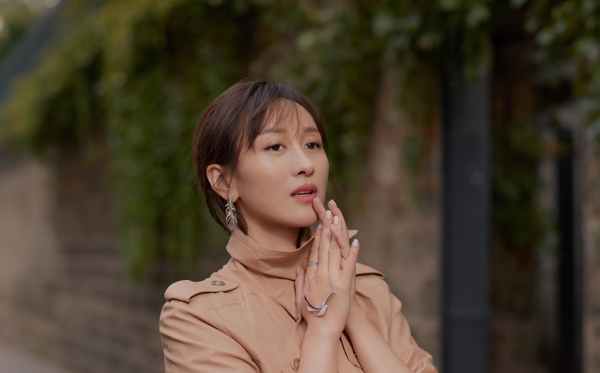 风衣秋季学练束梅穿搭