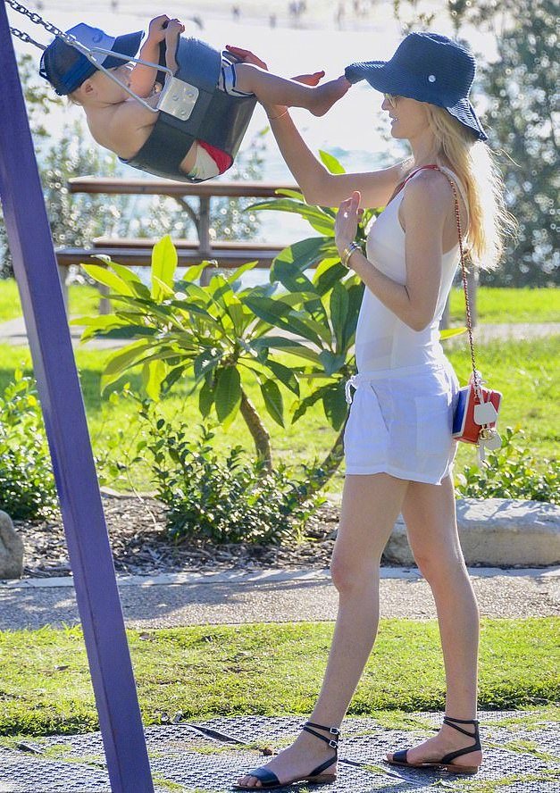 歌手罗南基汀ronankeating的第二任妻子stormuechtritz带着他