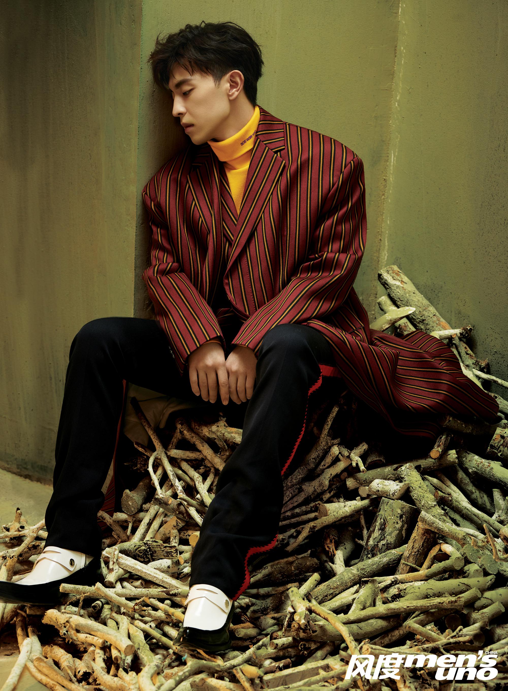 寒冬岁末,@邓伦 登上《风度mens uno》12月号杂志封面
