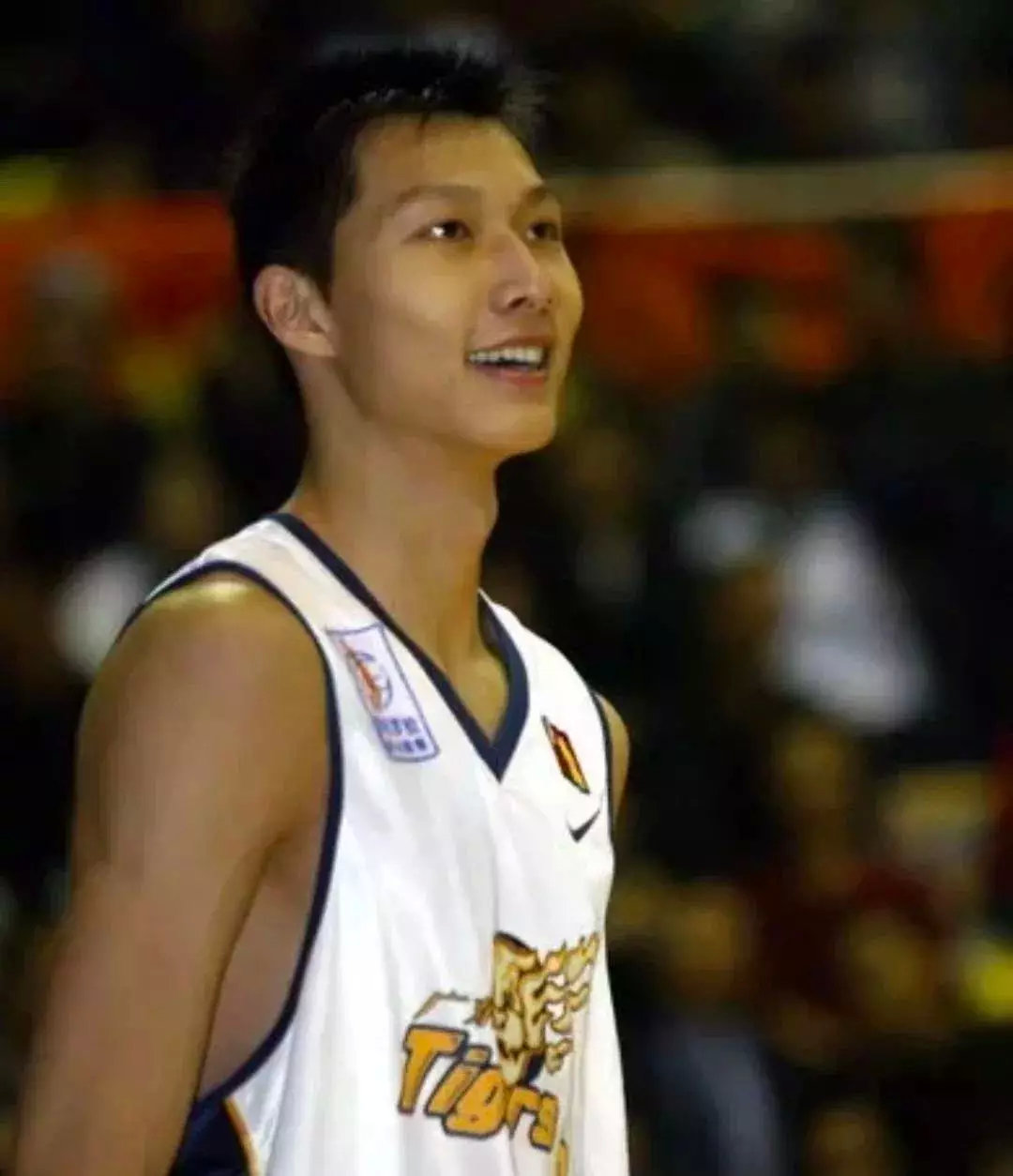 17年如一日,庆幸中国篮球有你!易建联,生日快乐!