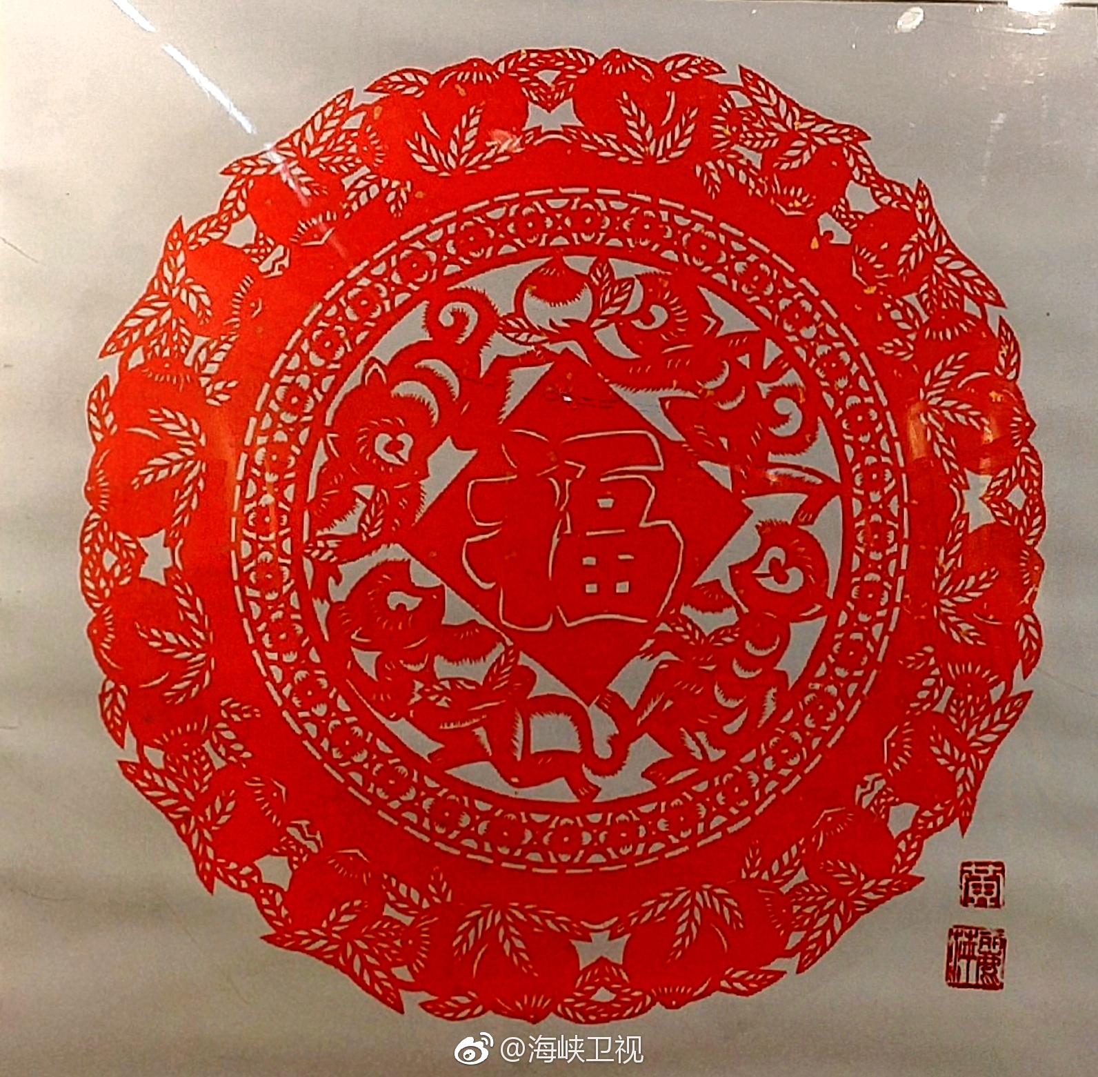 “剪纸是一门艺术,是中国传统文化千年传承的一种载体