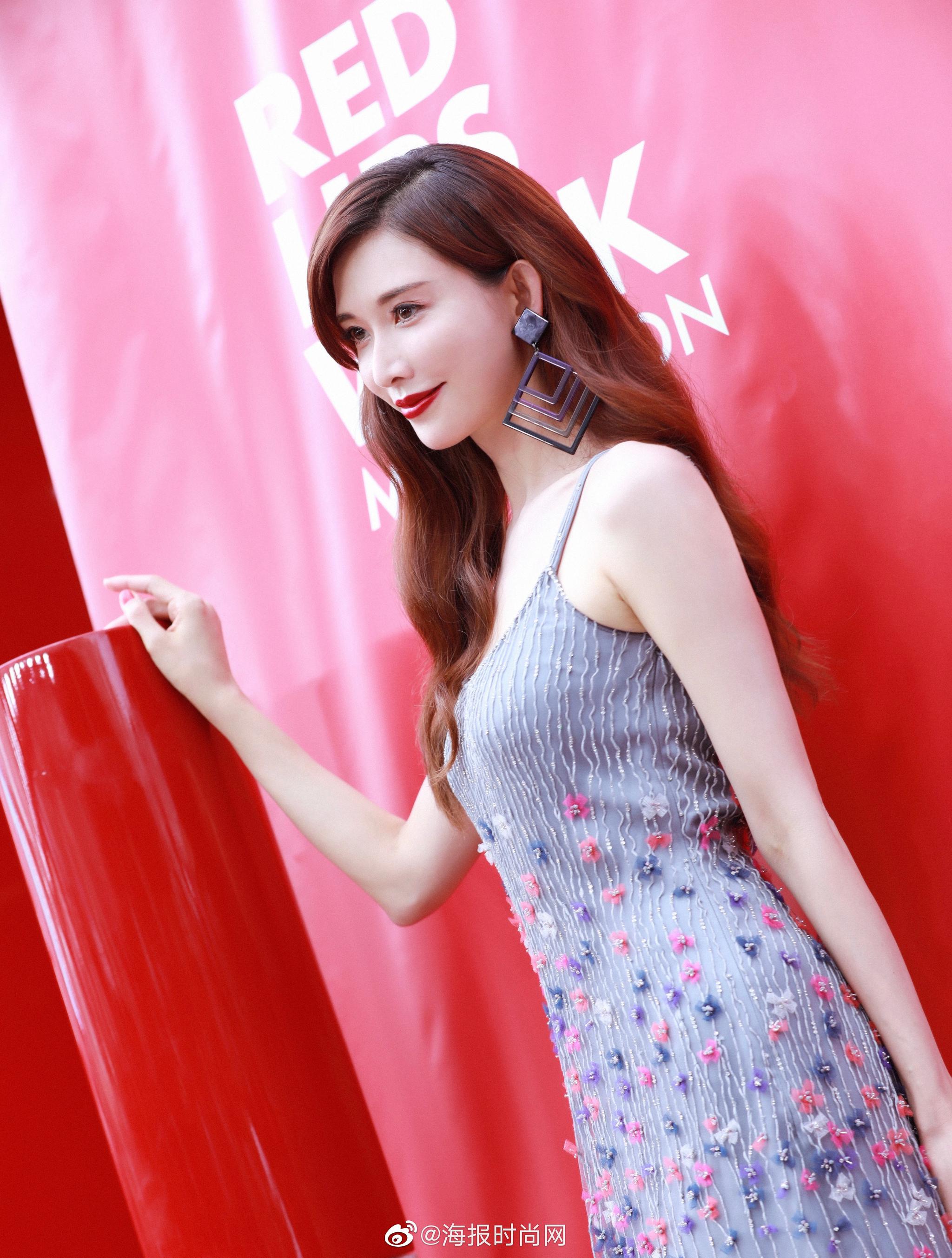 林志玲 以品牌彩妆大使身份亮相门店开幕活动