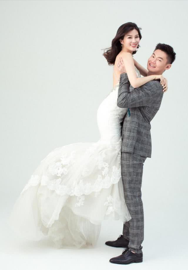 张培萌结婚照流出,求婚不过20天,网友:不愧是百米飞将