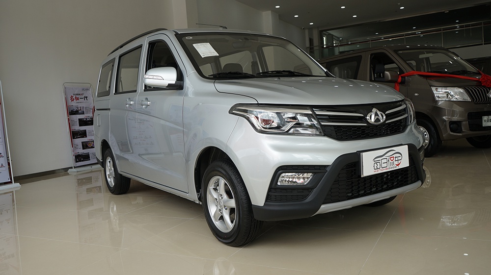 不仅实用更要时尚便利和安全长安欧诺s实拍简评