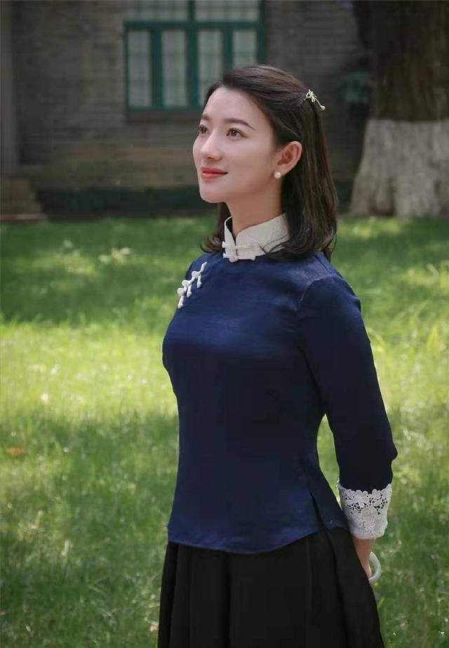 苏州姑娘穿旗袍亮相《一站到底》,集美貌与才华于一身,惊艳!