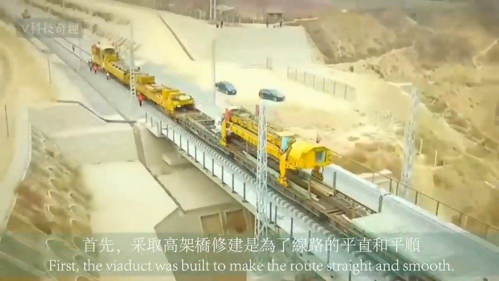 8月14日,意大利热那亚高架桥坍塌,20多辆汽车