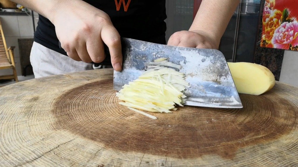 老式菜刀切土豆丝就是锋利