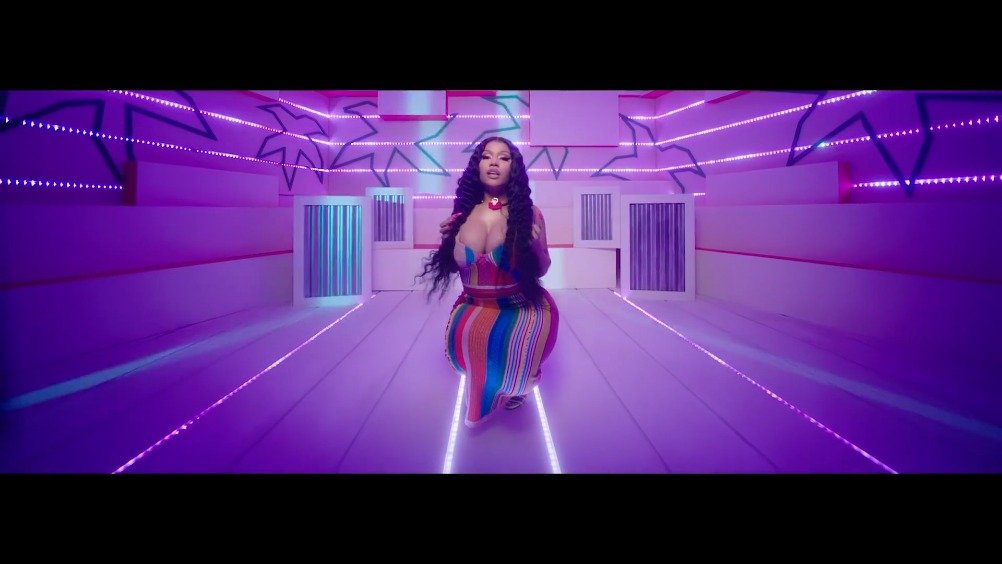 麻辣鸡nicki minaj回归新单《megatron》官方音乐录像带上线首播